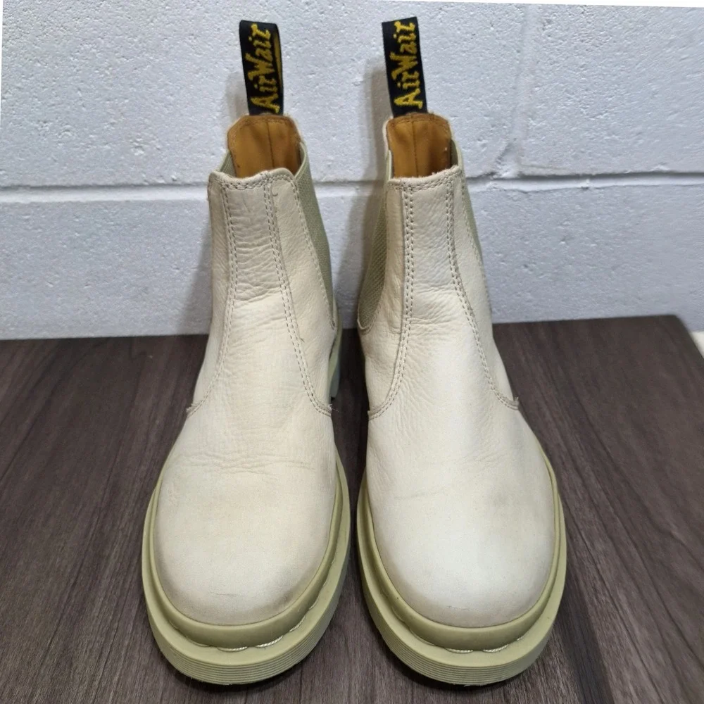 Dr. Martens Chelsea Boots Mens 9 Beige Parchment Leather Pull On Boots 26860292